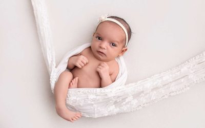 Newborn Photos With an Awake Baby: What If My Baby Won’t Sleep?