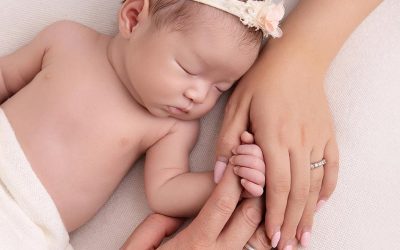 How to Choose a Newborn Photographer: 5 Things to Consider